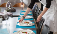 Eventmanager des TA Bildungszentrums kochen gemeinsam in der Erlebnisküche.