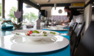 Eventmanager des TA Bildungszentrums kochen gemeinsam in der Erlebnisküche.