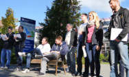 Ein Teil der Gruppe protokolliert die Aktion für die Nachbesprechung...