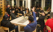 Studierende aus sechs Lehrgängen werden im Audimax und in der Mensa am TA Bildungszentrum begrüßt.