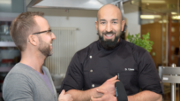 Deniz Ulutas (r.) im Interview mit der Redaktion des TA Bildungszentrums.