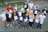 Die Teilnehmer an der Ausbildereignungsprüfung IHK (AEVO) empfangen ihre Zertifikate.