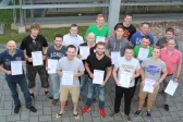 Die Teilnehmer an der Ausbildereignungsprüfung IHK (AEVO) empfangen ihre Zertifikate.