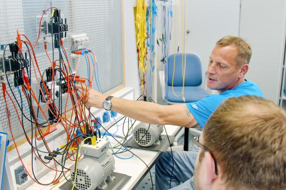Elektrofachkraft für festgelegte Tätigkeiten IHK Arbeitsplatz