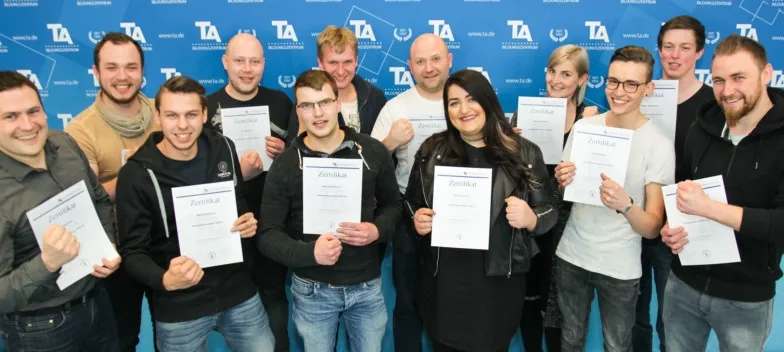 Handwerksmeister erhalten Zertifikate am TA Bildungszentrum