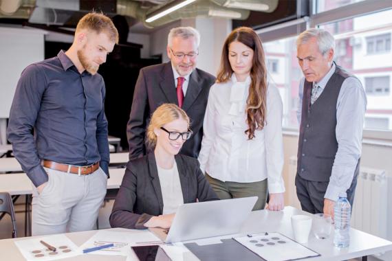 Immobilienfachwirt IHK Team am Arbeitsplatz
