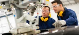 Im Aufwind: Industriemeister Luftfahrttechnik IHK für die Zukunft gerüstet