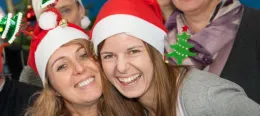 Weihnachten mit Spaß: TA-Studenten singen Karaoke