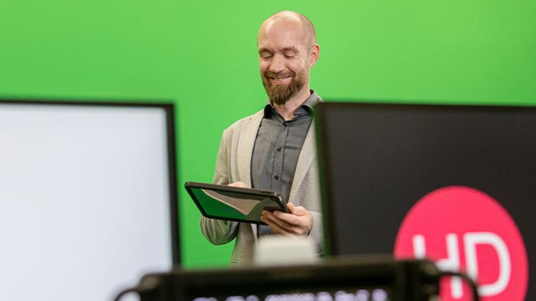 Dozent im Online-Studio
