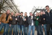 Die zweite Gruppe der Metallmeister feiert das bevorstehende Karriereziel.