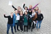 Herzliche Umarmungen und viel Applaus bei Officemanagern und QM-Beauftragten
