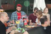 Das Sommerfest 2015 – auf dem Campus des TA Bildungszentrums wird fröhlich gefeiert.