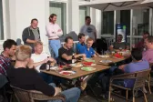 Das Sommerfest 2015 – auf dem Campus des TA Bildungszentrums wird fröhlich gefeiert.
