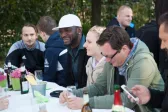 Das Sommerfest 2015 – auf dem Campus des TA Bildungszentrums wird fröhlich gefeiert.
