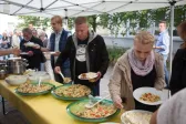 Das Sommerfest 2015 – auf dem Campus des TA Bildungszentrums wird fröhlich gefeiert.