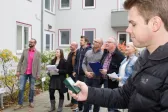 Praktische Übung im Unterricht: Die angehenden Sachverständigen vermessen ein Wohnobjekt auf dem Bildungscampus.