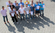 Die Teilnehmer an der Ausbildereignungsprüfung IHK (AEVO) empfangen ihre Zertifikate.