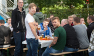 Das Sommerfest 2015 – auf dem Campus des TA Bildungszentrums wird fröhlich gefeiert.