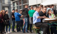 Das Sommerfest 2015 – auf dem Campus des TA Bildungszentrums wird fröhlich gefeiert.