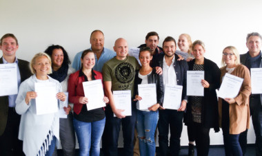 Strahlende Gesichter bei den ausgezeichneten Immobilienmaklern am TA Bildungszentrum Hannover.