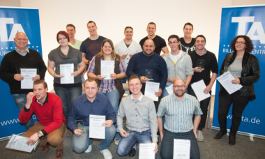 Ümmühan Özgen (r.) bei ihrer Meisterentlassung vor einem Jahr am TA Bildungszentrum. Die 49-Jährige hat die Prüfung erfolgreich absolviert.