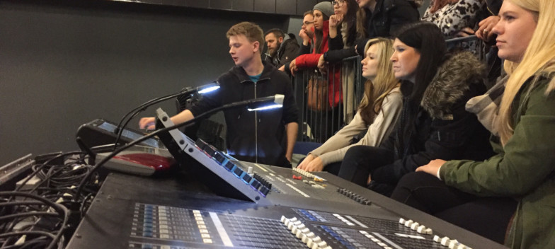 Eventmanager vom TA Bildungszentrum Hannover bei einer Exkursion ins Kulturzentrum Pavillon.