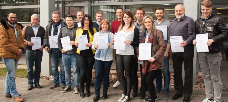 Die Absolventen des Lehrgangs Wertermittlung IHK am TA Bildungszentrum.