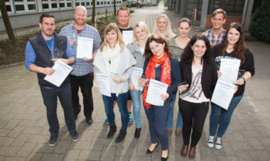 Die Lehrgänge Personalfachkaufmann IHK und Fachkaufmann für Einkauf und Logistik IHK werden verabschiedet.