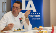 Kritischer Feinschmecker: Küchenmeister Torsten Nordmeyer darf probieren.