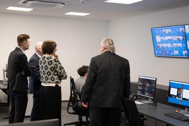 MdB Wulf am TA Online-Campus