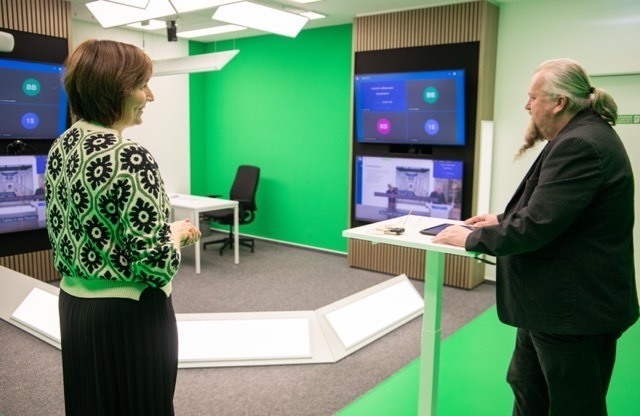 MdB Wulf am TA Online-Campus