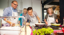 Kochen als Event - Michael Walta und seine Kommilitonen auf geschmackvoller Teammission.