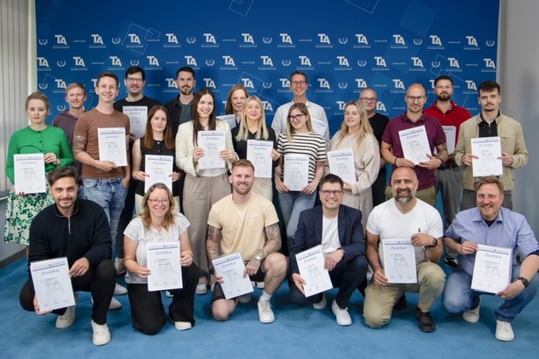 06-25_IMMA-15-25-V_HM