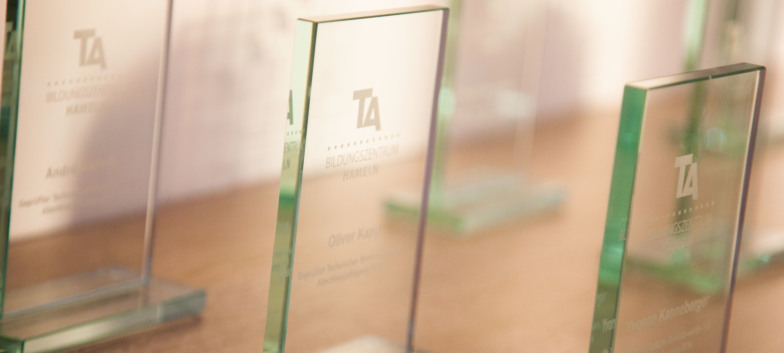 Der Abendkurs Technischer Betriebswirt IHK wird am TA Bildungszentrum verabschiedet.